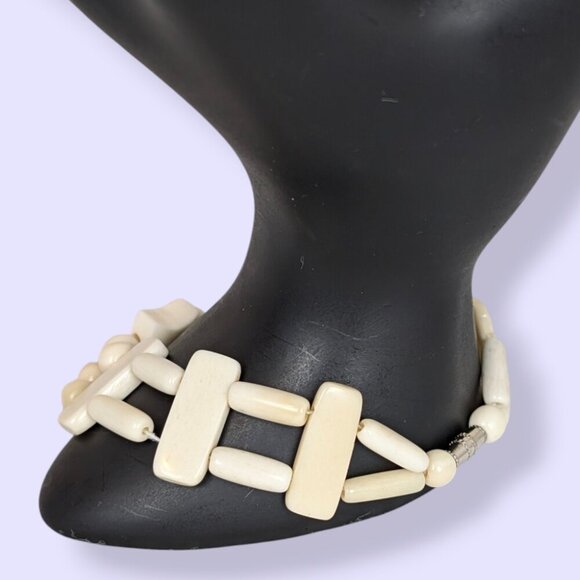 V. Bone Beaded Bracelet - Picture 2 of 7
